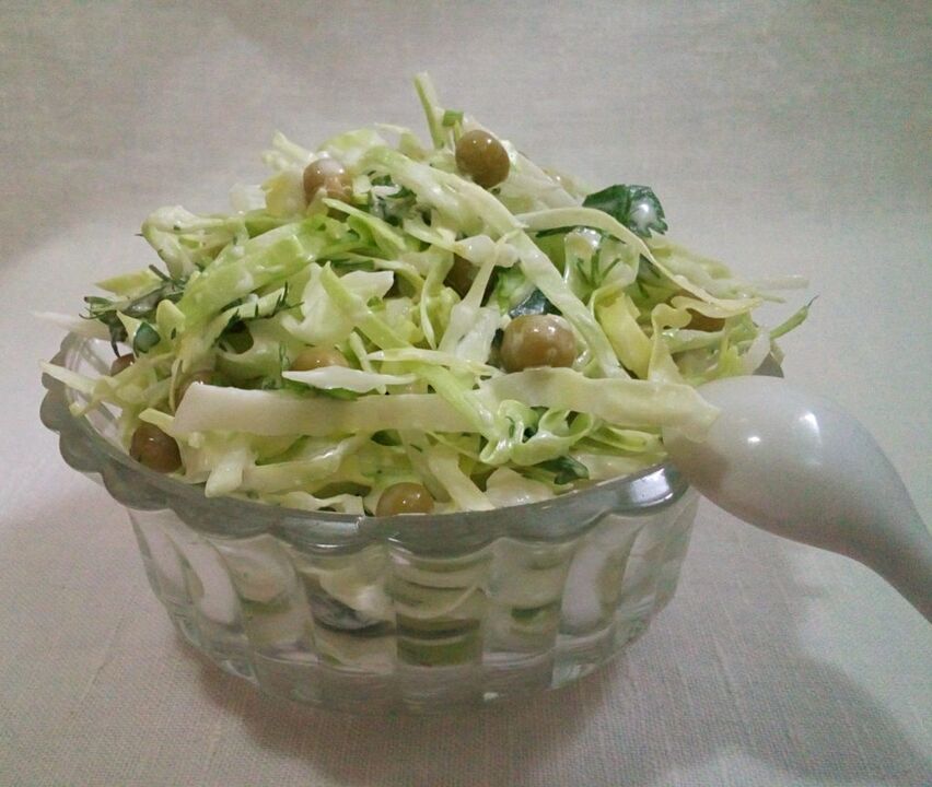 linuto nga cabbage salad sa usa ka dyeta nga diyeta