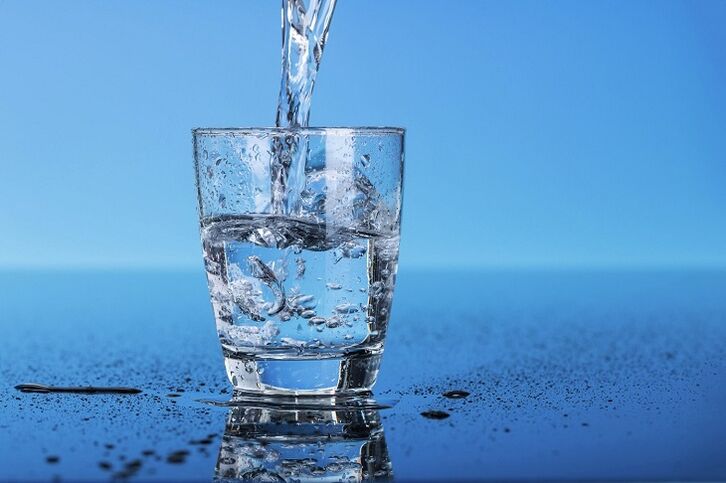 Pag-inom og igo nga tubig aron mawad-an og timbang dayon